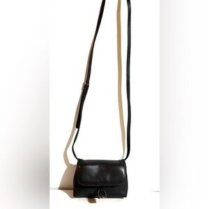 Bottega Veneta small Elegant Black Leather Crossbody Bag